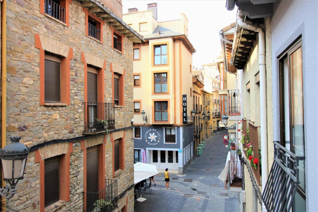 Casa Campanilla Jaca Hotell Exteriör bild