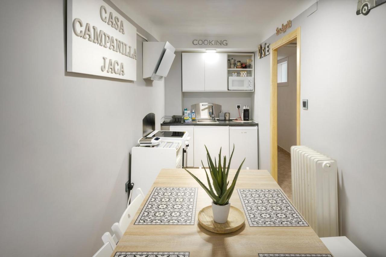 Casa Campanilla Jaca Hotell Exteriör bild